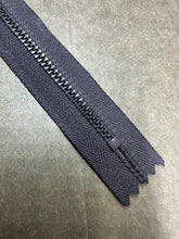 Load image into Gallery viewer, YKK® #4 Black-Oxide c/e Black (580) Semi-Auto Pull