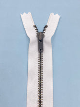 Load image into Gallery viewer, YKK® #4 Anti-Nickel c/e White (501) DA Slider