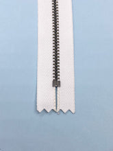 Load image into Gallery viewer, YKK® #4 Anti-Nickel c/e White (501) DA Slider
