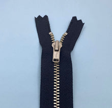 Load image into Gallery viewer, YKK® #4 Nickel c/e Black (580) DA Slider