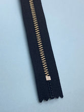 Load image into Gallery viewer, YKK® #4 Nickel c/e Black (580) DA Slider