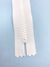 Load image into Gallery viewer, YKK® #5 Mold c/e White Tape (501)