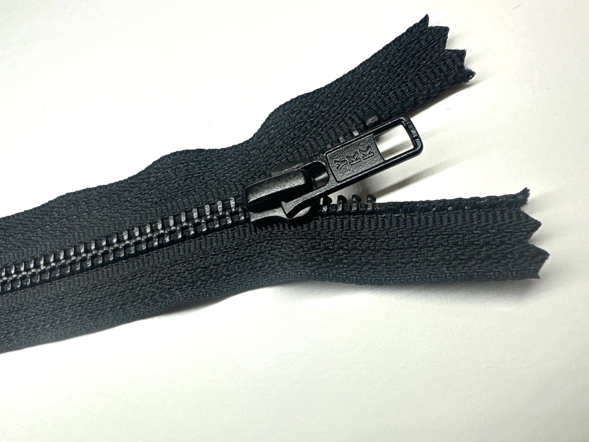 YKK® #5 Black-Oxide s/p Black (580) DA Pull – S&J USA, Inc.