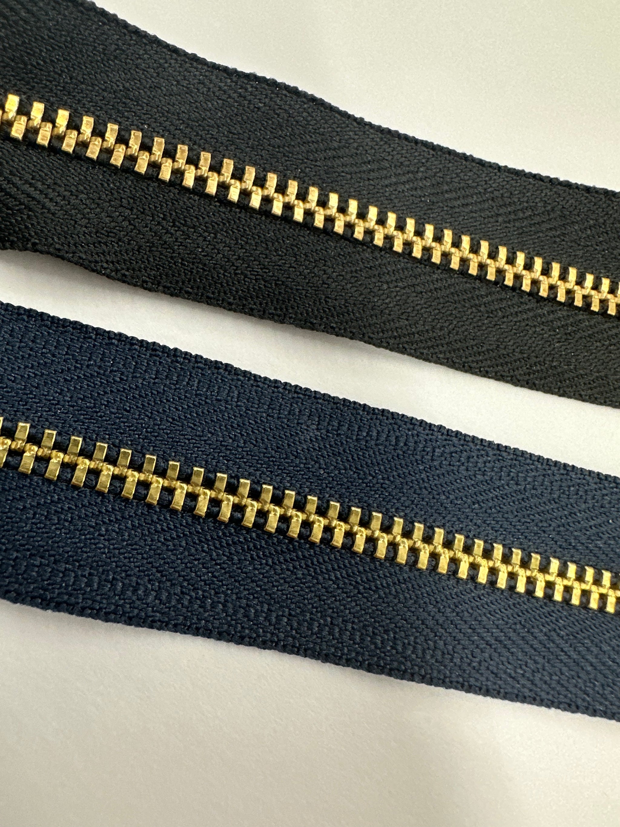 YKK® #4 Brass c/e Navy (560) Semi-Auto Pull – S&J USA, Inc.