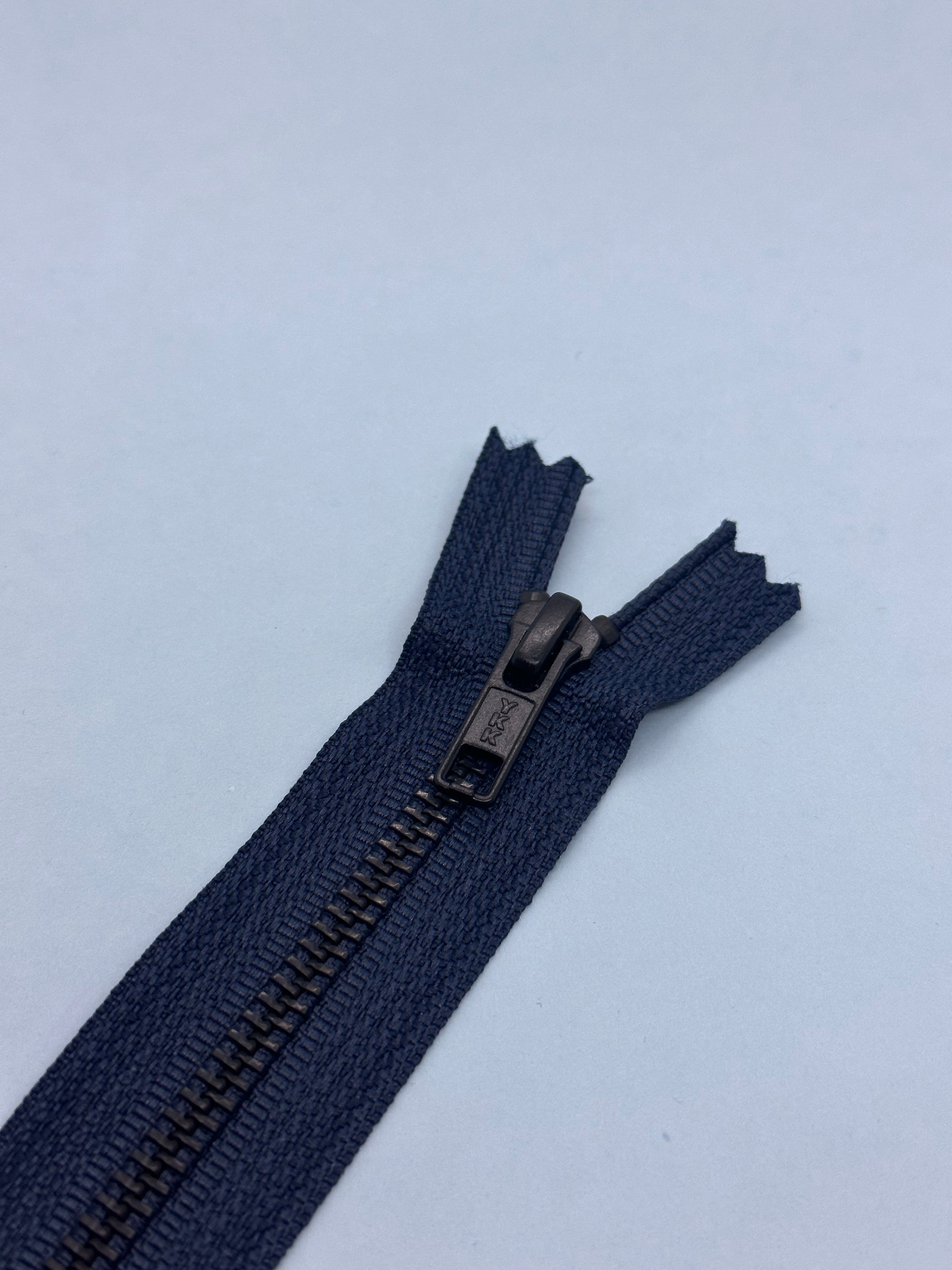 YKK® #5 Black-Oxide s/p Navy (560) DA Pull – S&J USA, Inc.