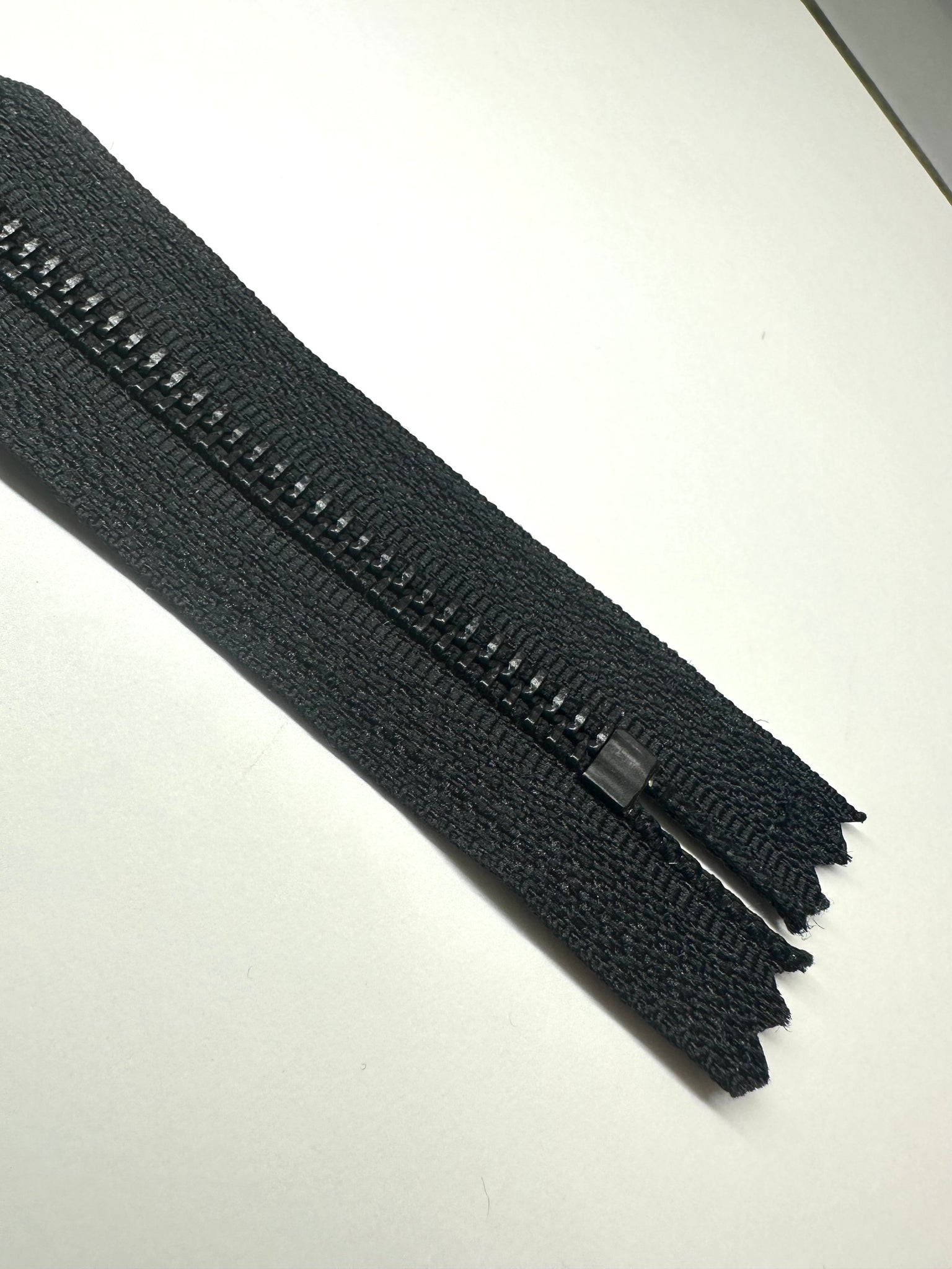 YKK #5 20 Molded Plastic Two-Way Jacket Zipper - Black (580)