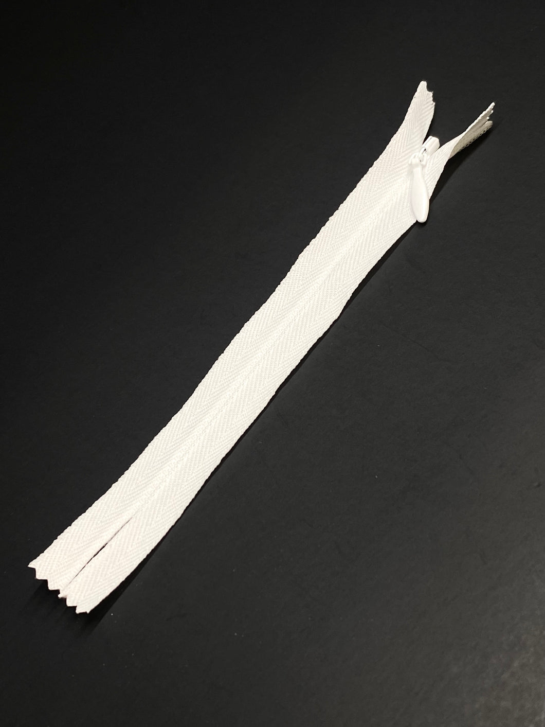 YKK® #2.5 CONCEAL® Invisible Zipper c/e #501 (White)